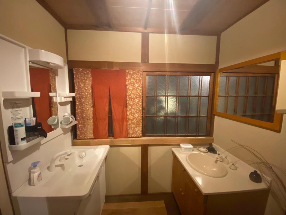 Guesthouse Omoya--全個室--囲炉裏のぬくもりと共にグループの絆を深める古民家宿でゆっくりとした時間を-6名部屋-6名部屋-8名部屋--最大20名-ペット同伴可は一室のみ- Matsuyama  Esterno foto